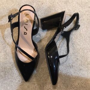 Unisa Pointed Toe Black Block Heel Crossover Ankle Strap Sandal-Size 8